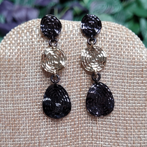 Beautiful earrings and a smile will help you sparkle and shine like nothing else - Picture 1 of 2